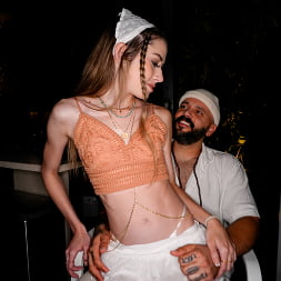 Daisy Fox in 'Cum 4k' our first festival almost broke us (Thumbnail 8)